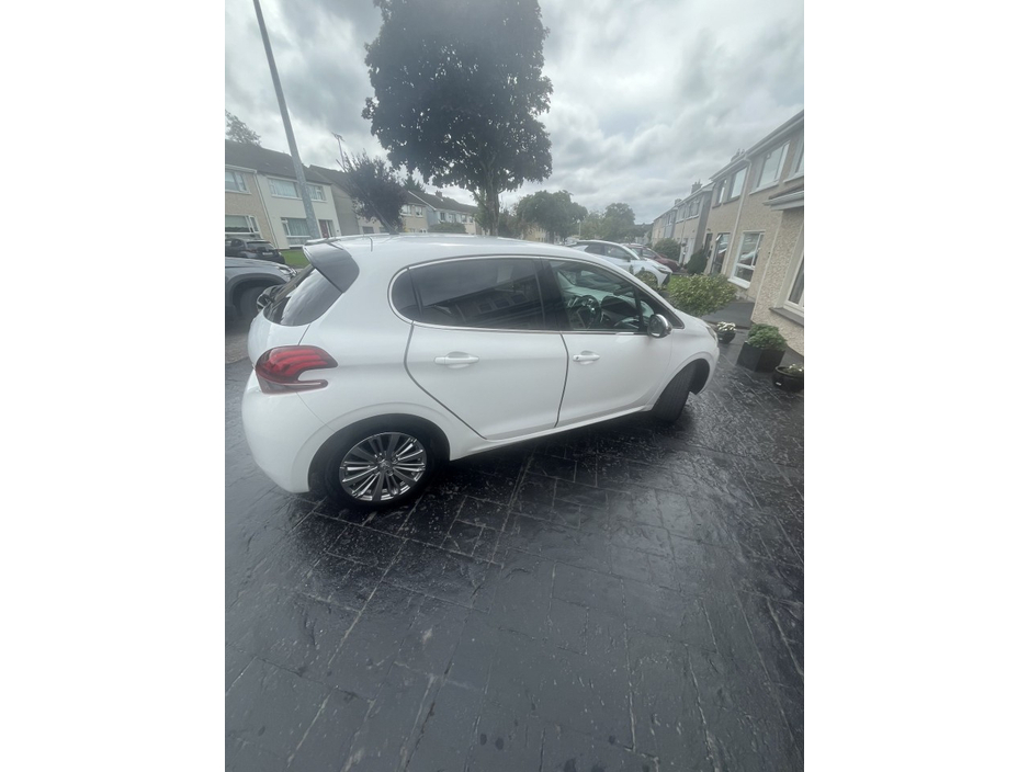 Peugeot 208 ALLURE 1.2 82 ECOMATIQUE S STT 4 — thumbnail 4