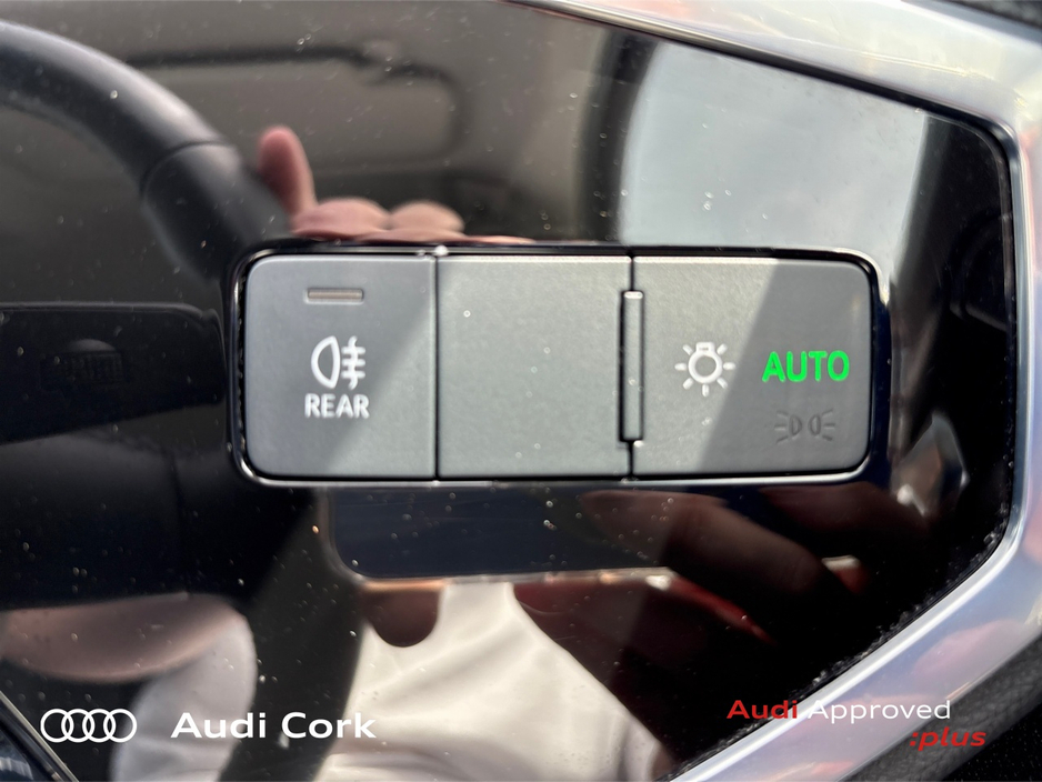 Audi Q3 2.0 35TDI SE AUTOMATIC WITH HEATED SEATS AND FOLDING MIRRORS — thumbnail 21