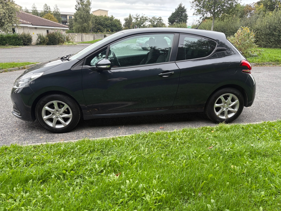 2016 Peugeot 208 1L Petrol For Sale Images
