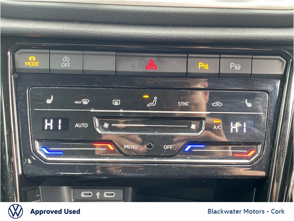 Volkswagen T-Roc 1.0TSI 110BHP R-LINE WITH REVIEW CAMERA AND WINTER PACK — thumbnail 18