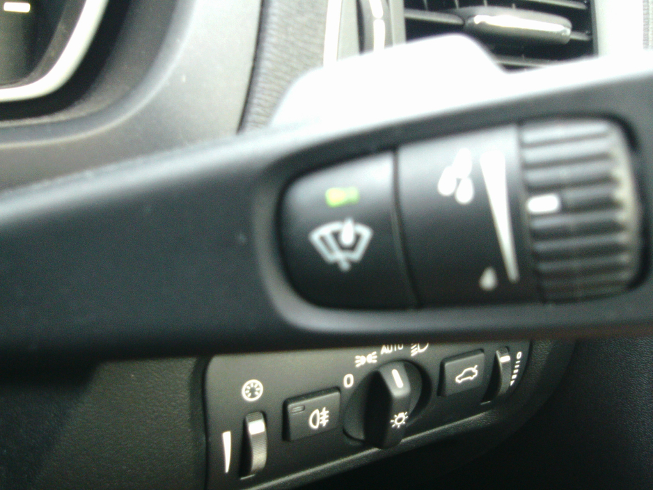 2014 Volvo V40 1.6L Diesel For Sale Images