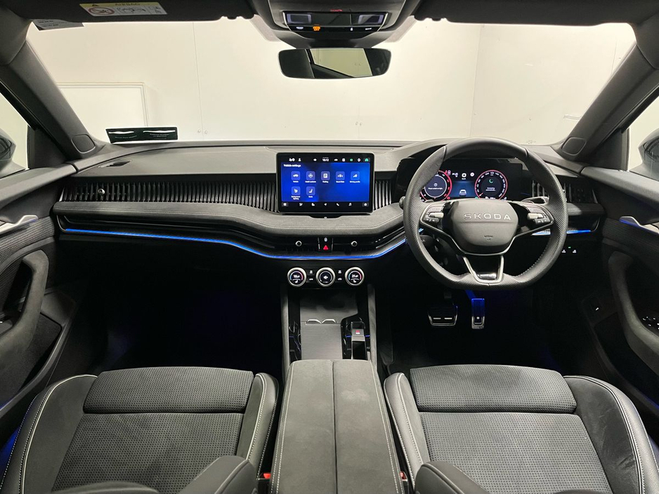 Skoda Superb Sportline DSG 2.0 TDI 150BHP - Reversing Camera - Ambient Lighting - Climate Control - Electric Heated Memory Seats - Keyless Start - Apple CarPlay/Android Auto — thumbnail 3