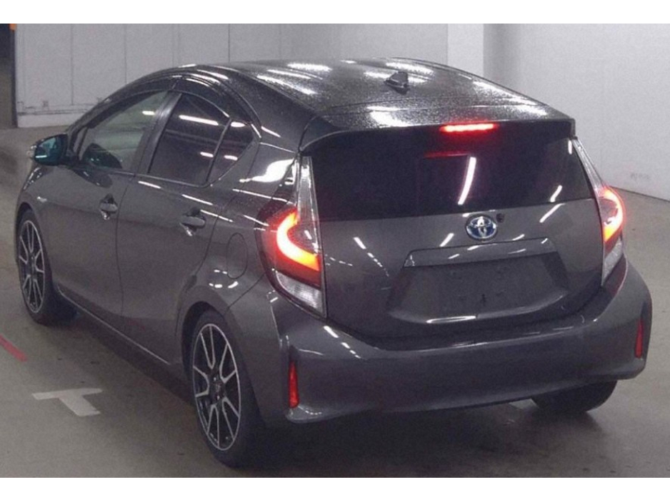 Toyota Aqua 1.5 Petrol Hybrid Auto — thumbnail 3