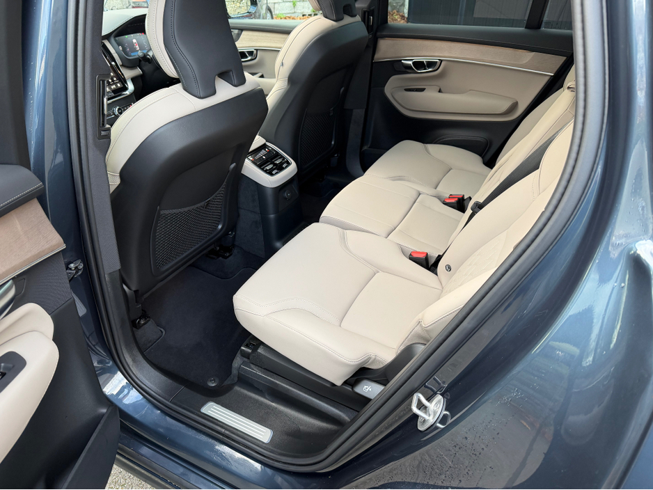 2025 Volvo XC90 2L Petrol Plug-in Hybrid For Sale Images