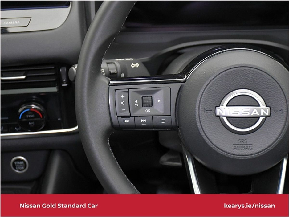 Nissan Qashqai 1.3 PET MILD HYBRID SV PREMIUM - 1 OWNER WITH A FULL SERVICE HISTORY — thumbnail 16
