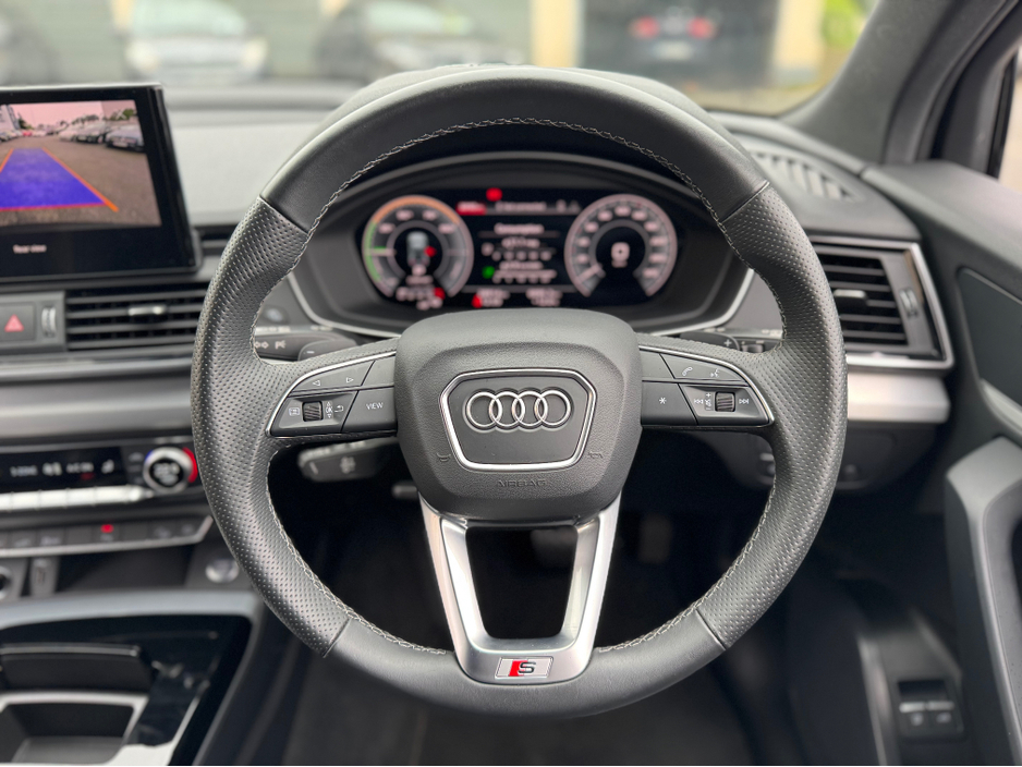 2023 Audi Q5 2.0L Petrol Plug-in Hybrid For Sale Images