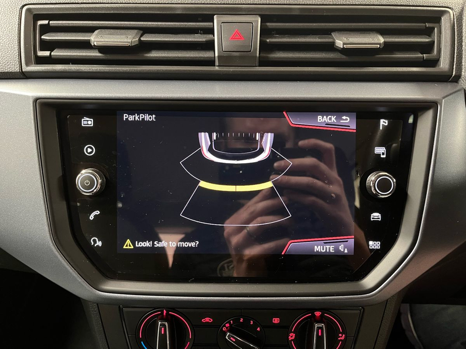 SEAT Arona SE Plus DSG 1.0TSI 115BHP - Parking Sensors - Sat Nav - Air-Conditioning - Cruise Control - Auto Lights/Wipers - Apple CarPlay/Android Auto — thumbnail 15