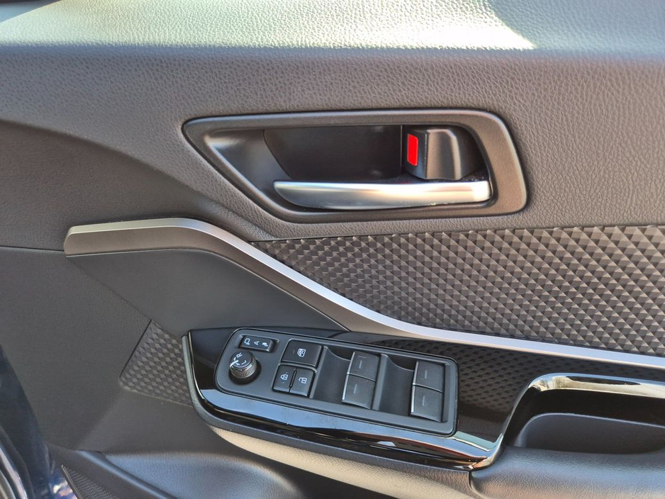 Toyota C-HR 1.8 HYBRID / SOL NERO EDITION WITH SAFETY PACK / TAX €160 — thumbnail 29