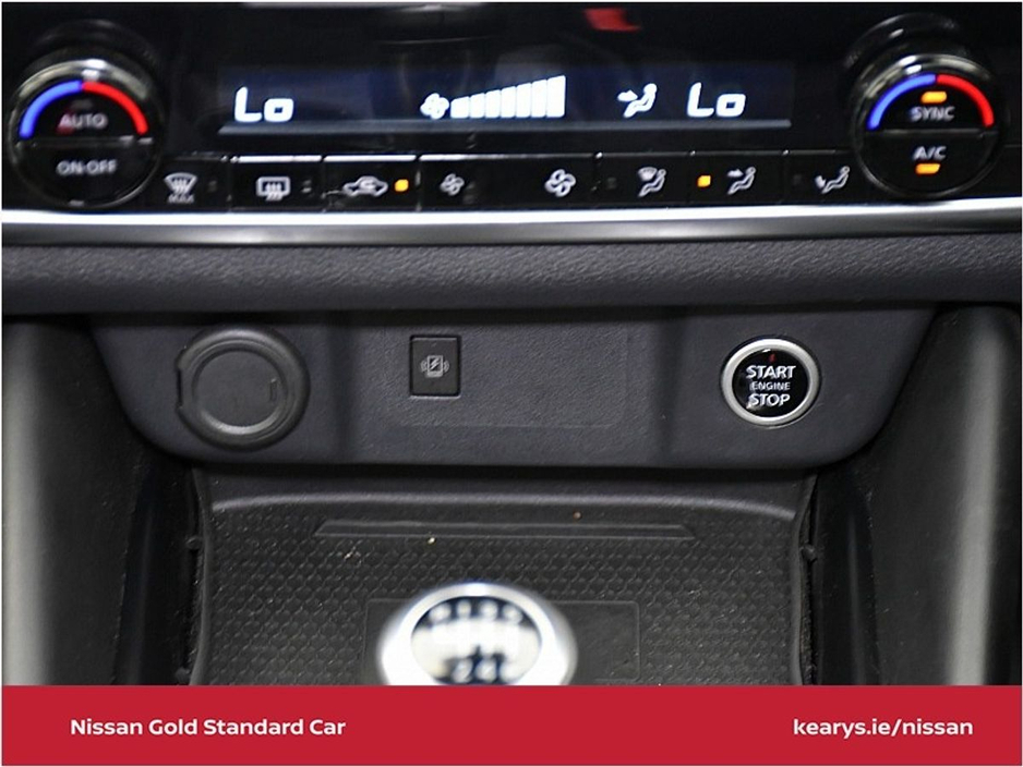 Nissan Qashqai 1.3 PET MILD HYBRID SV PREMIUM - 1 OWNER WITH A FULL SERVICE HISTORY — thumbnail 19