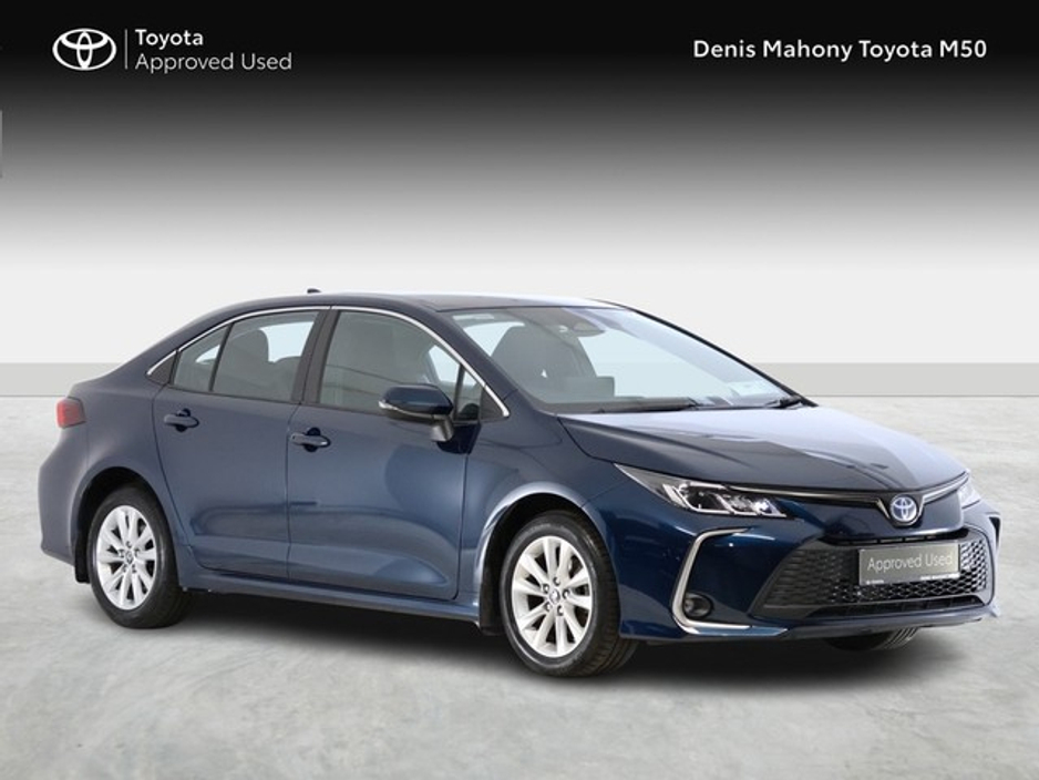 Toyota Corolla Luna Hybrid Saloon