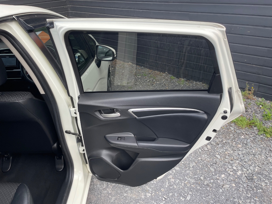 Honda Fit 1.5 HYBRID AUTO — thumbnail 17