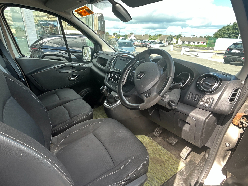 2020 Renault Trafic 2L Diesel For Sale Images