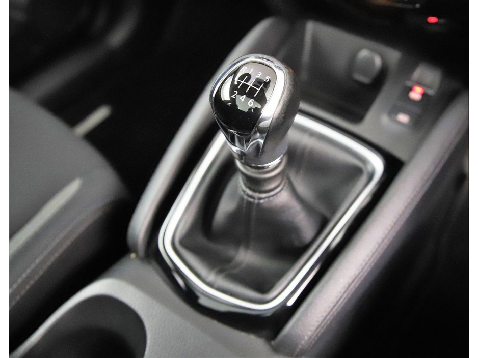 Nissan Qashqai 1.5 DSL SE 6SPD *PANORAMIC ROOF*SAT NAV*REVERSE CAM* — thumbnail 22