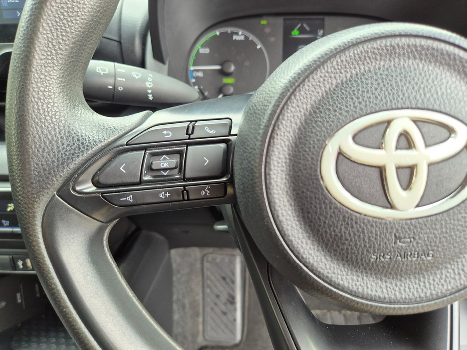 Toyota Yaris 1.5 HYBRID / X SPEC / BEST SMALL CAR ON THE ROAD / TAX €150 — thumbnail 19