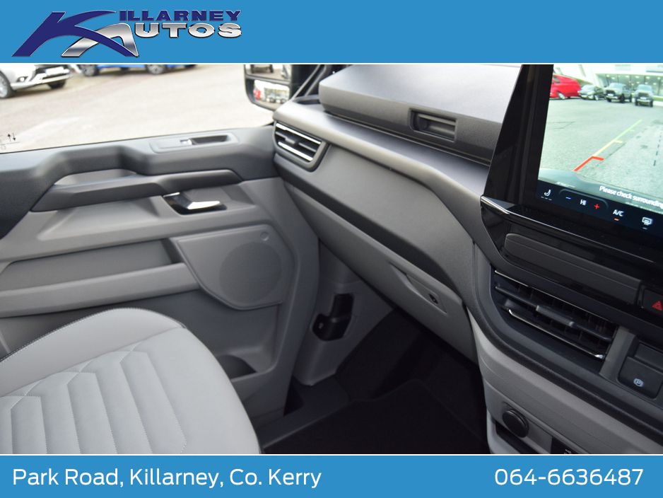 2026 Ford Tourneo Custom 2.5L Petrol Plug-in Hybrid For Sale Images