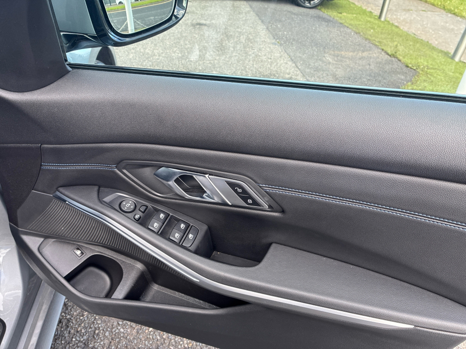 2024 BMW 3 Series 2L Petrol Plug-in Hybrid For Sale Images