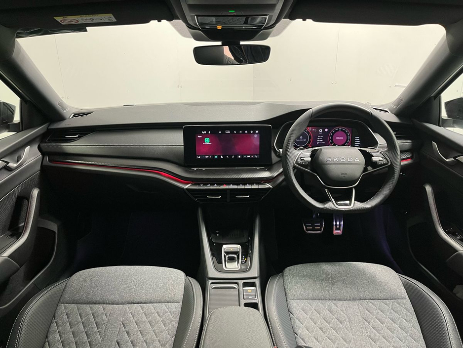 Skoda Octavia Sportline DSG 2.0TDI 150BHP - Reversing Camera - Ambient Lighting - Climate Control - Heated Seats - Keyless Start - Apple CarPlay/Android Auto — thumbnail 3