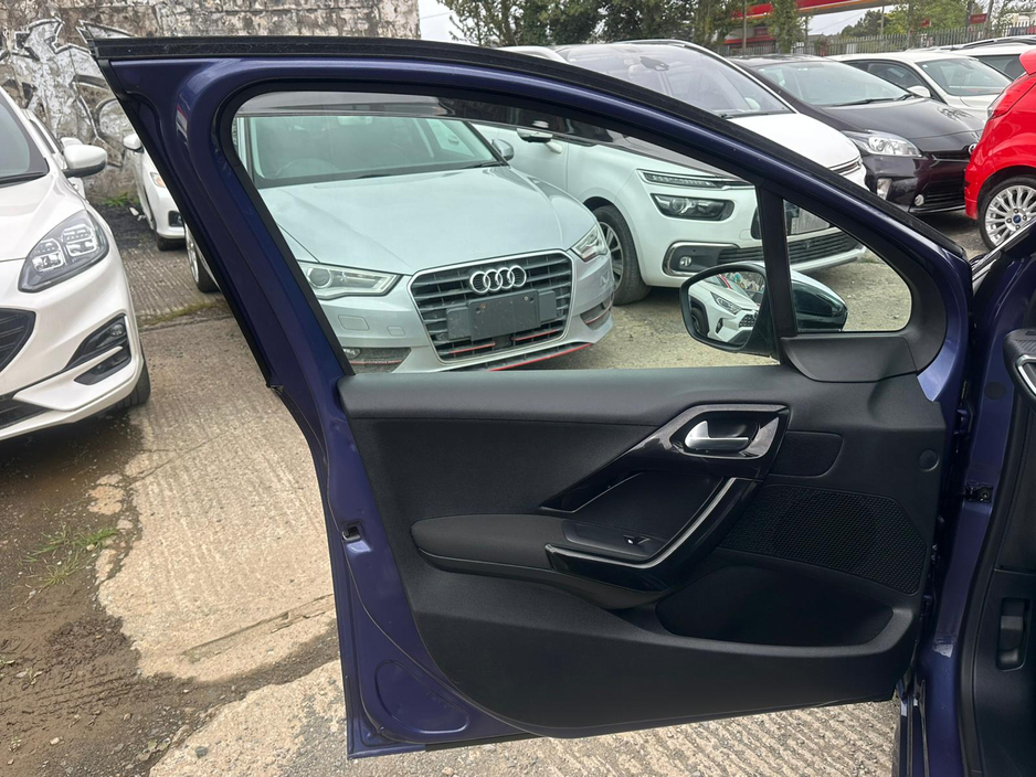 Peugeot 208 5D ALLURE 1.2L Petrol - Automatic (8484) — thumbnail 9
