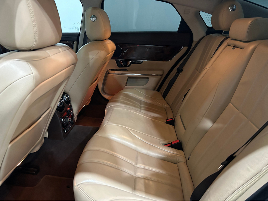 2016 Jaguar XJ 3L Diesel For Sale Images