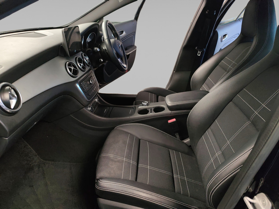 Mercedes-Benz GLA Class 1.6 Petrol Auto — thumbnail 15