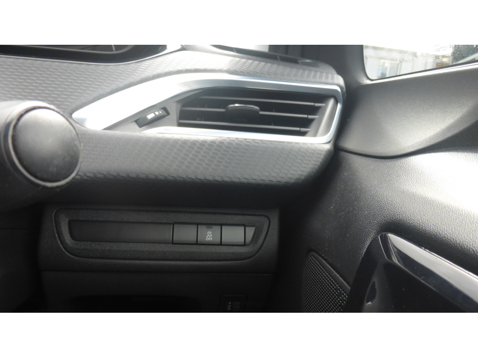 Peugeot 208 PURETECH ACTIVE 3DR DIESEL 1.2 — thumbnail 13