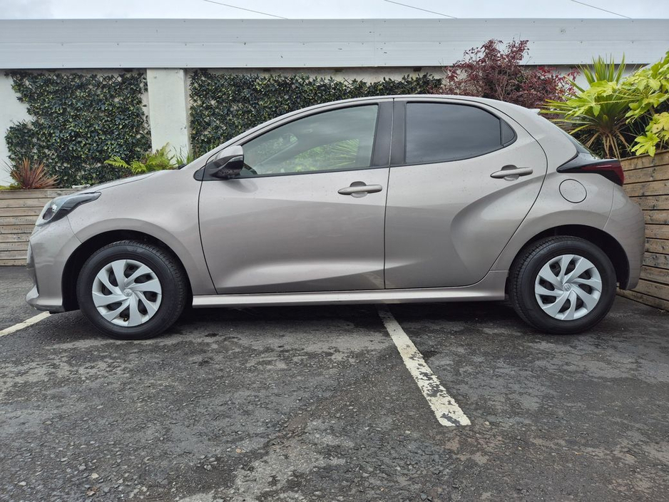 Toyota Yaris 1.5 HYBRID / X SPEC / BEST SMALL CAR ON THE ROAD / TAX €150 — thumbnail 12