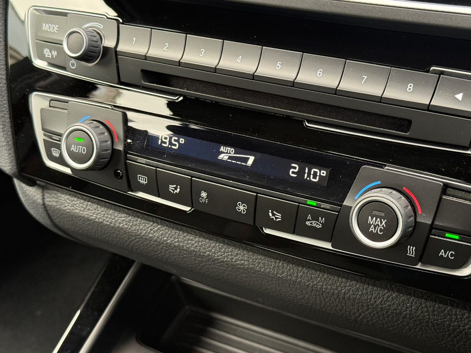 BMW 1 Series SPORT 2.0 DIESEL AUTOMATIC *REAR VIEW CAMERA, 16 " ALLOYS, REVERSE SENSORS, CRUISE CONTROL, BLUETOOTH CONNECTIVITY, DUAL ZONE CLIMATE CONTROL, PUSH START/STOP BUTTON, SERVICE HISTORY* — thumbnail 15