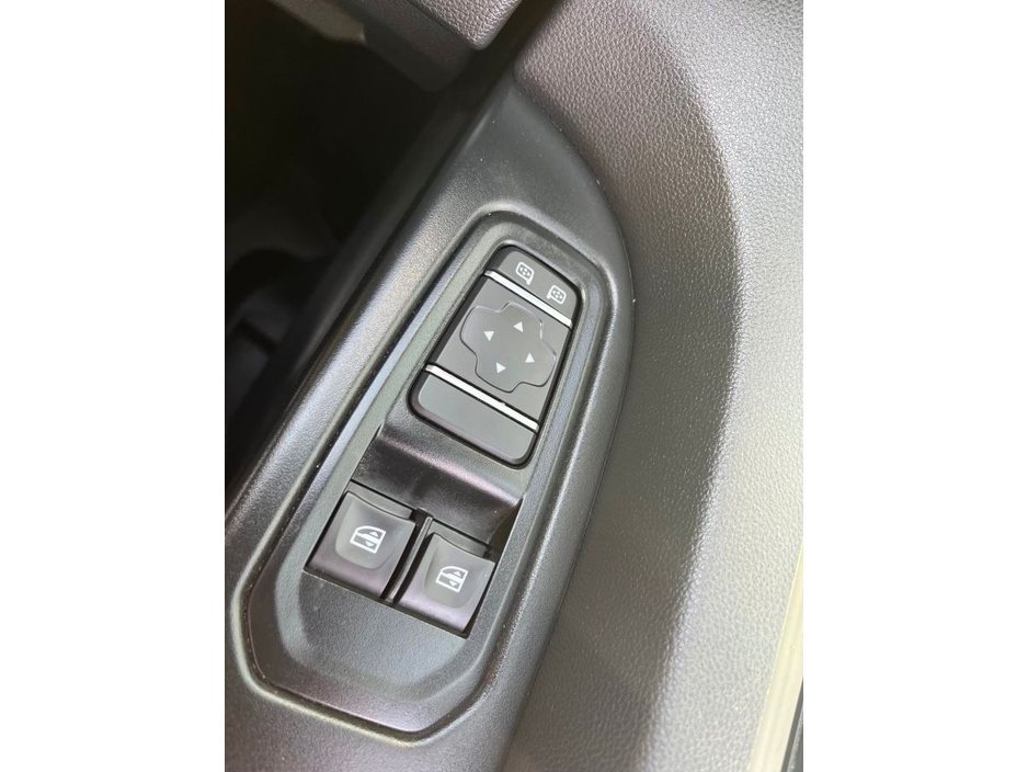 2025 Renault Trafic 2L Diesel For Sale Images