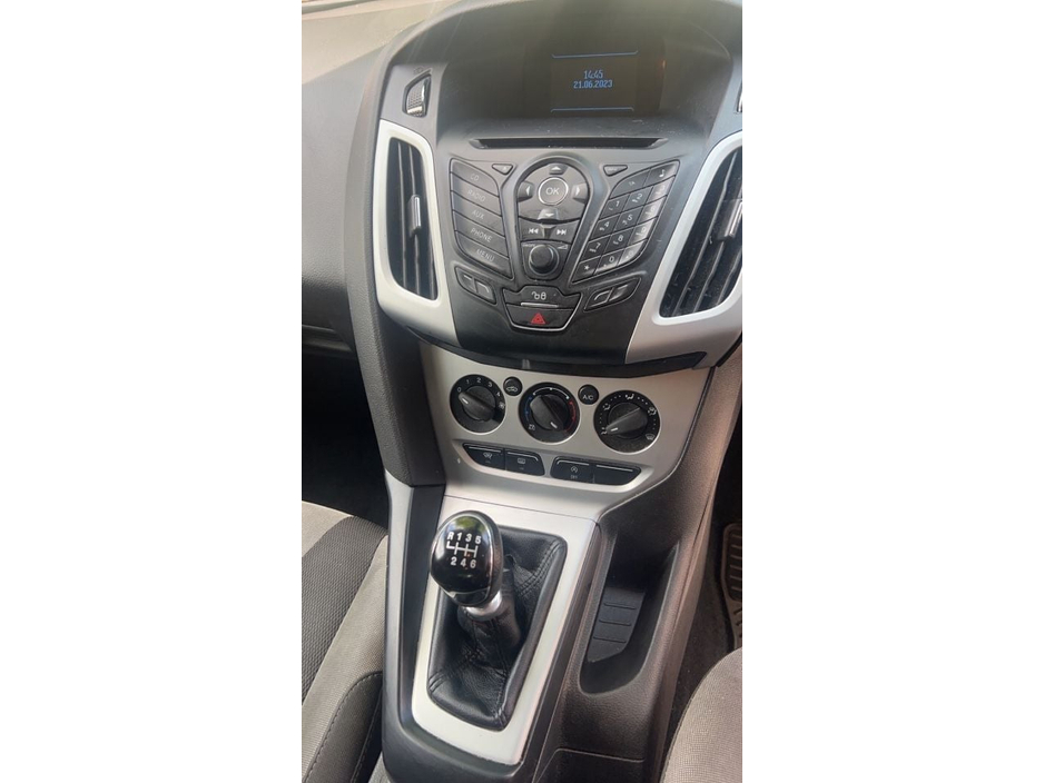 Ford Focus 1.6 Zetec Hatchback Diesel Manual (115bhp) — thumbnail 6