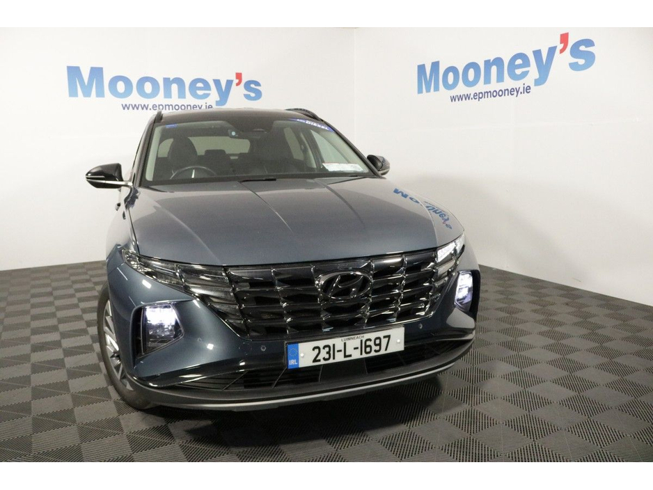 Hyundai Tucson Executive Plus Diesel 1.6L SUV - Avail of 4.9% APR Finance - Very Well-Kept, One Previous Owner and Mooney - — thumbnail 2