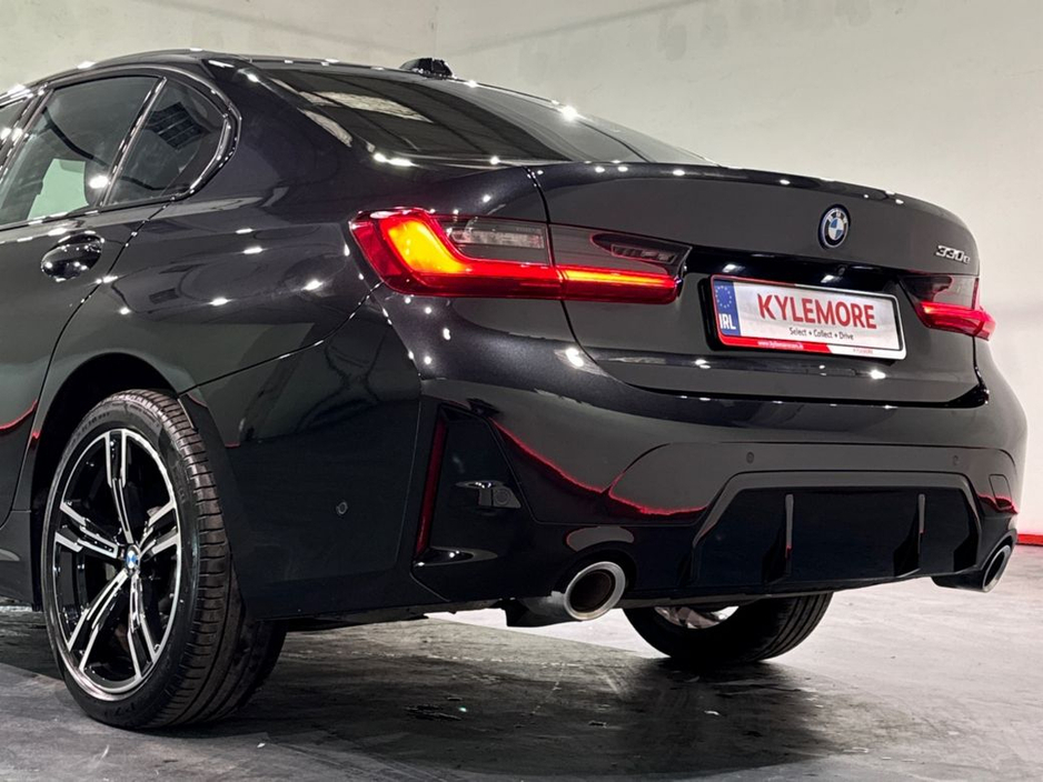 BMW 3 Series 330E BLACK SAPPHIRE M SPORT SALOON – 18’’ FACTORY ALLOYS – M PERFOMANCE TEX – CRUISE CONTROL - HEATED SEATS – DIGITAL DISPLAY – FLAT BOTTOM M SPORT ST — thumbnail 15