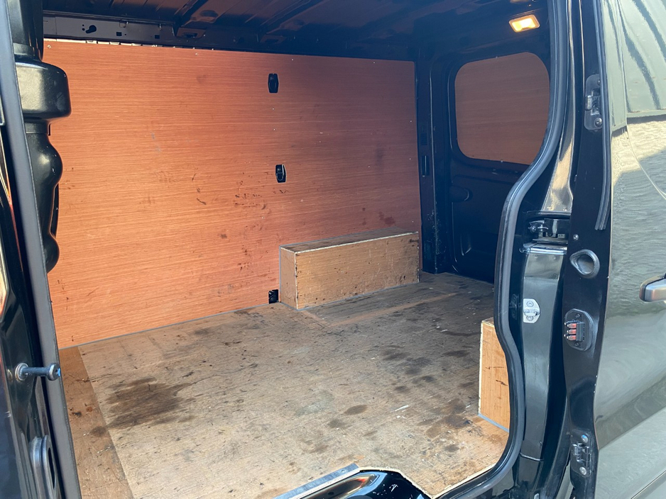 2022 Renault Trafic 2L Diesel For Sale Images