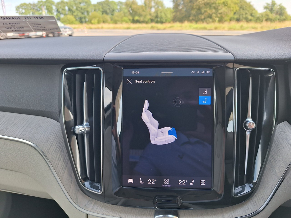 2023 Volvo XC60 2L Petrol Plug-in Hybrid For Sale Images