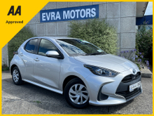 Toyota Yaris X HYBRID AUTOMATIC 1.5 PETROL //REVERSE CAMERA//KEYLESS ENTRY//ADAPTIVE CRUISE CONTROL//