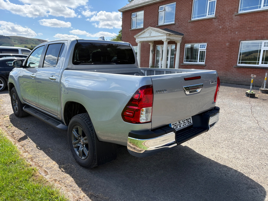 2025 Toyota Hilux 2.8L Diesel For Sale Images