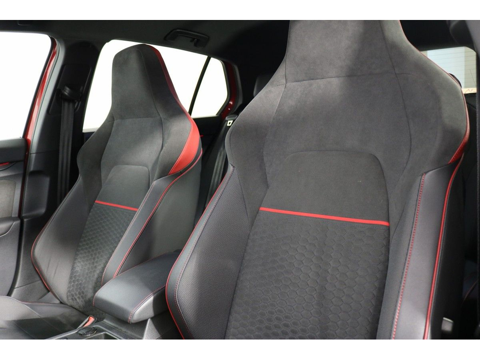 Volkswagen Golf GTI CLUBSPORT DSG - 2.0L Petrol 300 HP - Test Drive Todayt — thumbnail 13