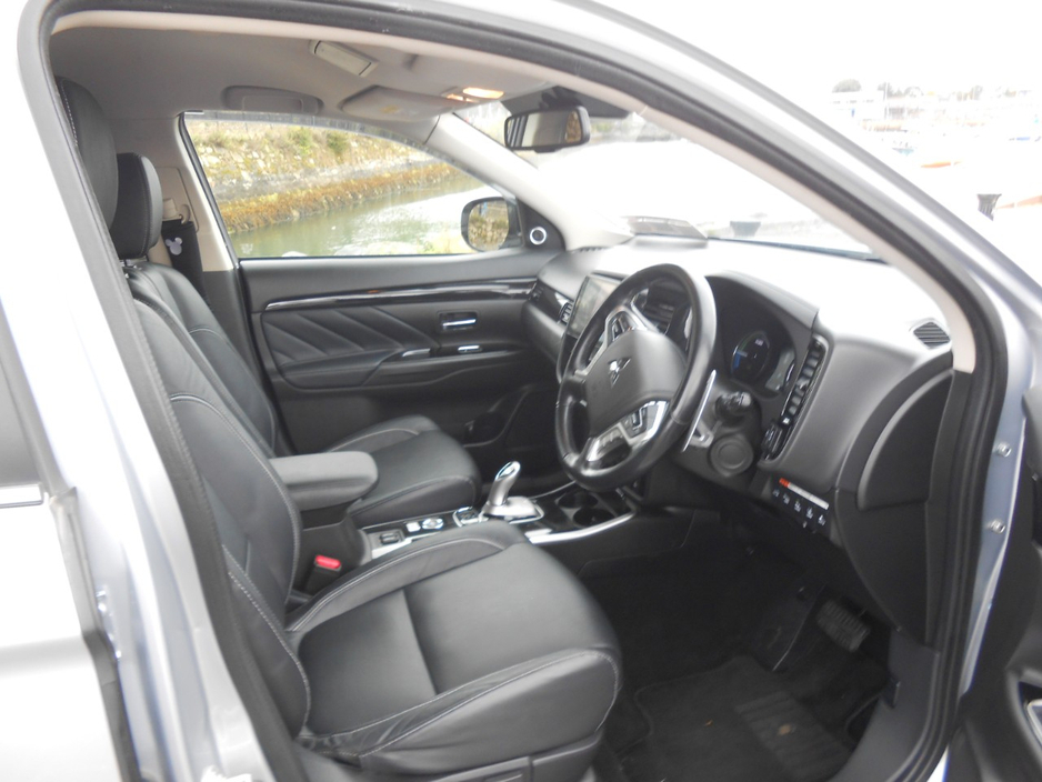 2017 Mitsubishi Outlander 2L Petrol Plug-in Hybrid For Sale Images