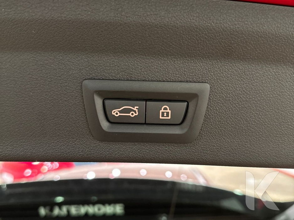 BMW 1 Series 1.5 AUTOMATIC PLAY EDITION - FACTORY ALLOYS - DIGITAL DASH - ELECTRIC SEAT/BOOT - REAR CAMERA/PARKING RADAR — thumbnail 13