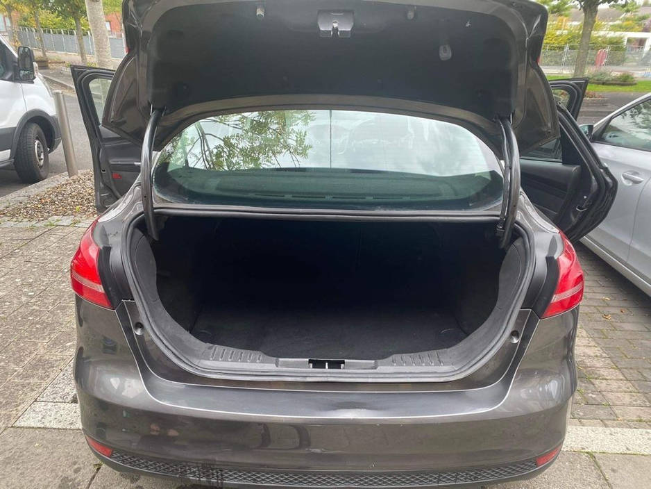 Ford Focus 1.6 Zetec Saloon Diesel Manual (95bhp) — thumbnail 16