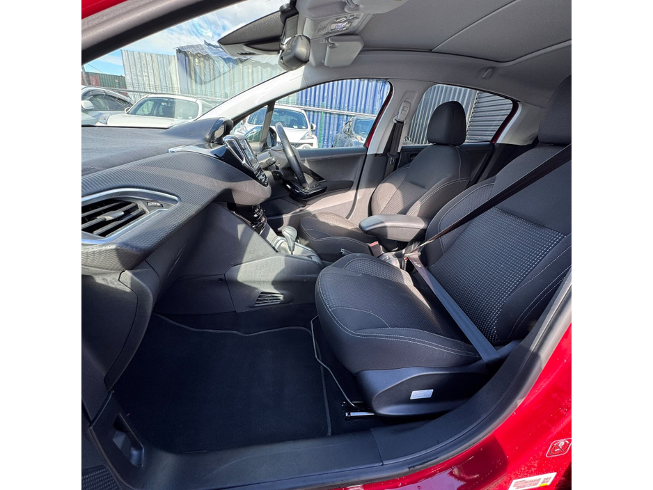 Peugeot 208 — thumbnail 16