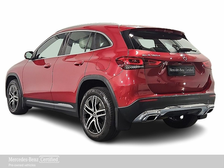 Mercedes-Benz GLA Class 180D Progressive - Manufaktur Red — thumbnail 3