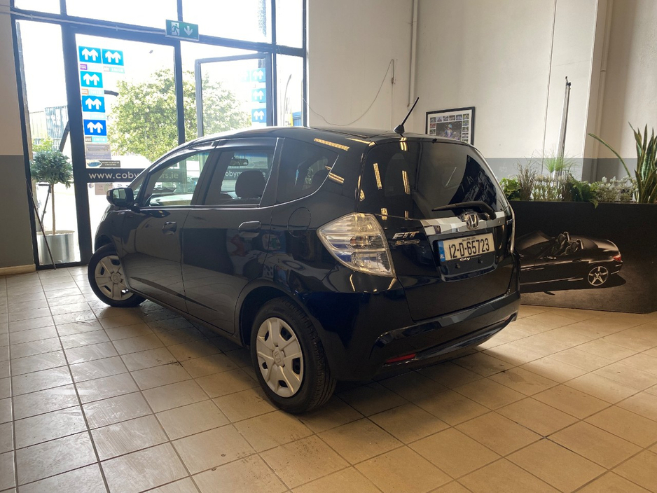 Honda Fit 1.3 HYBRID 5DR AUTO. Immaculate Car with only 108km, 2 Keys, NCT done before collection, Irish Radio with Bluetooth and Media, Climate Control, Cruise Control, Full Electrics and much more. — thumbnail 9
