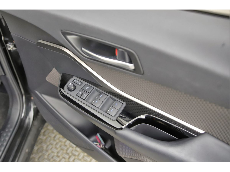 Toyota C-HR 1.8 HYBRID *HALF LEATHER*REVERSE CAM*PARK SENSORS* — thumbnail 23