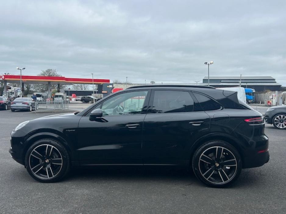 2023 Porsche Cayenne 3L Petrol Plug-in Hybrid For Sale Images