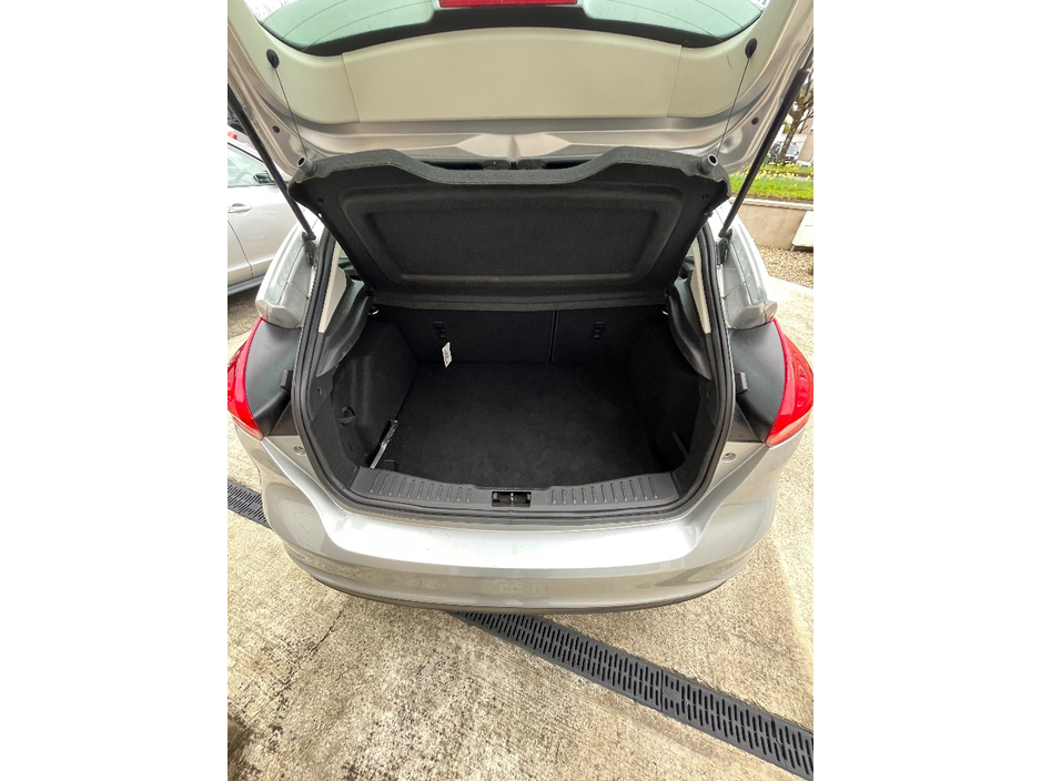 Ford Focus 1.0 T ZETEC ECOBOOST 125 — thumbnail 13