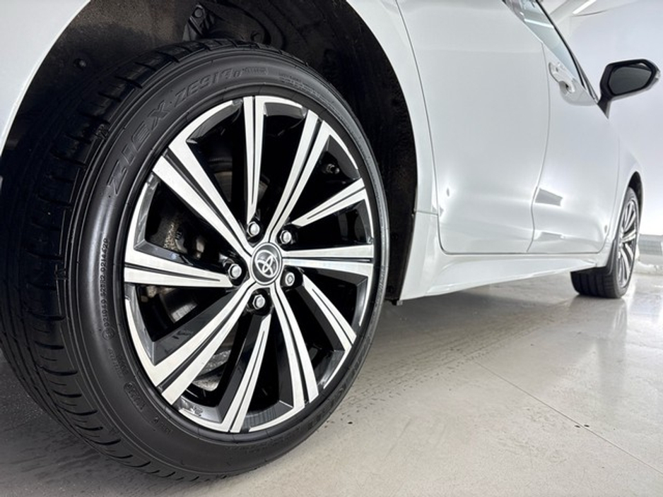 Toyota Corolla Luna Sport Hatchback Hybrid — thumbnail 11