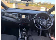 2018 Kia Carens 1.7L Diesel For Sale Images