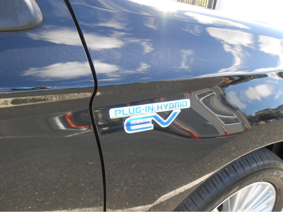 2018 Mitsubishi Outlander 2.4L Petrol Plug-in Hybrid For Sale Images