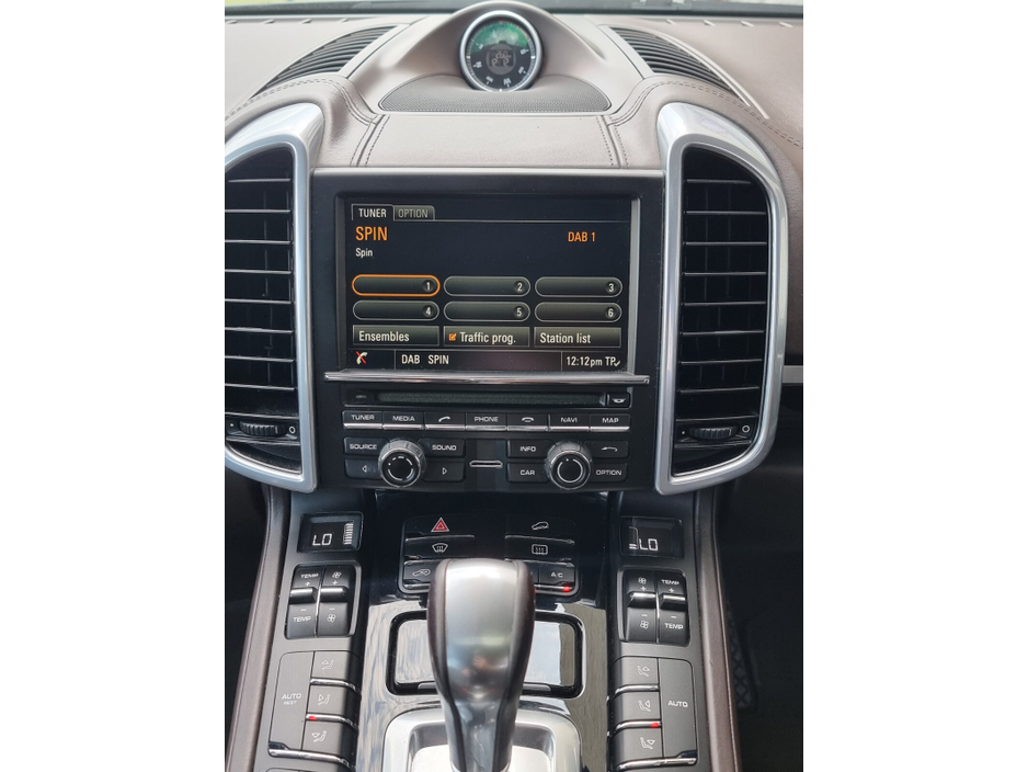 2015 Porsche Cayenne 3L Petrol Plug-in Hybrid For Sale Images