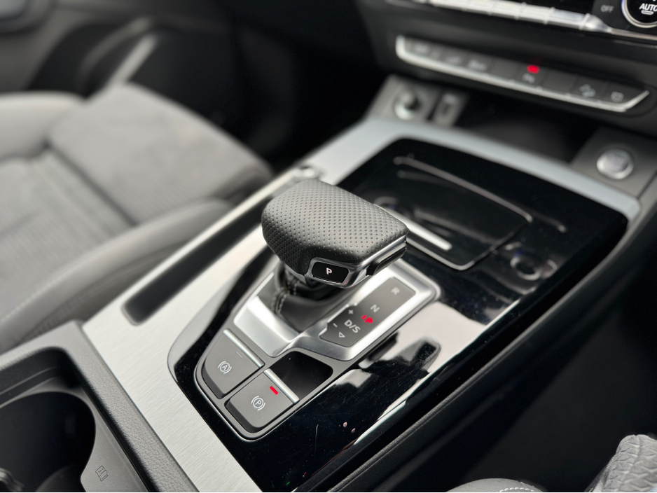 2023 Audi Q5 2.0L Petrol Plug-in Hybrid For Sale Images